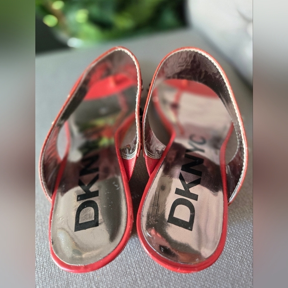 DKNYC Stylish Red Thong Wedge Embellished Sandals ~ Size 7½ - Picture 5 of 7